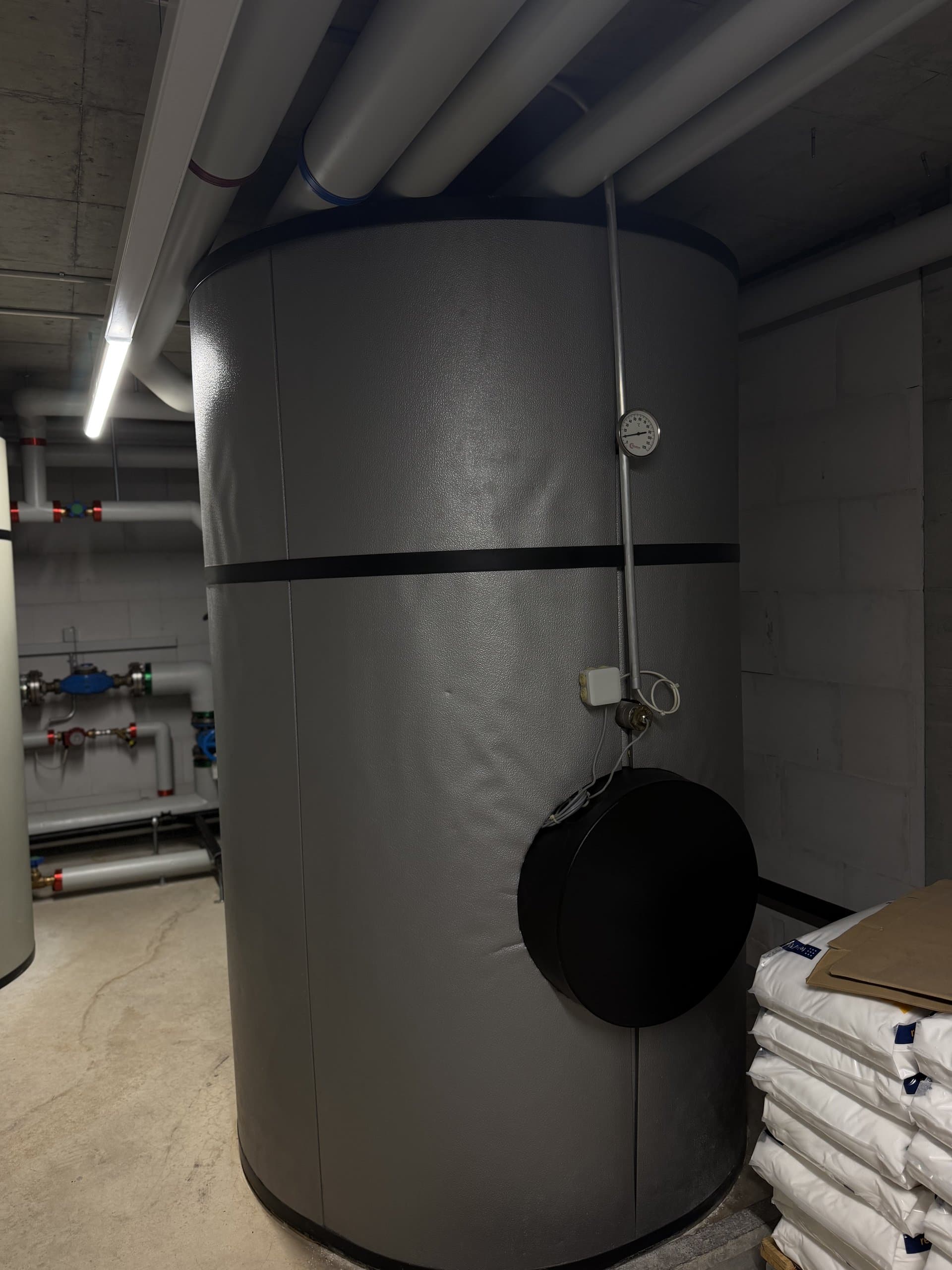 Accumulateur de stockage d'une installation solaire thermique