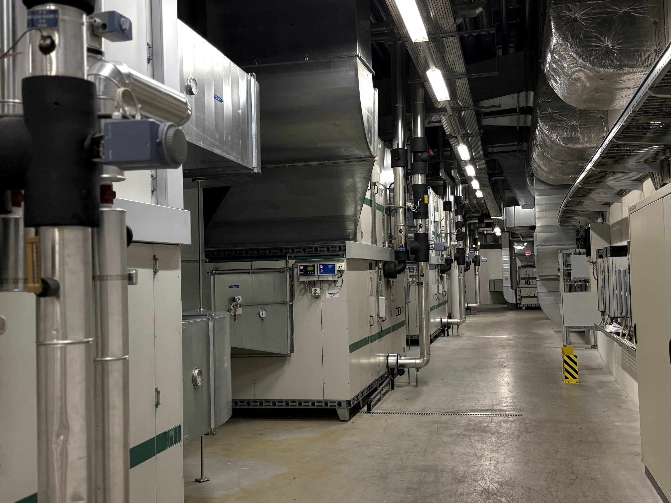 Grande centrale de traitement d'air installée par VCS Maintenance